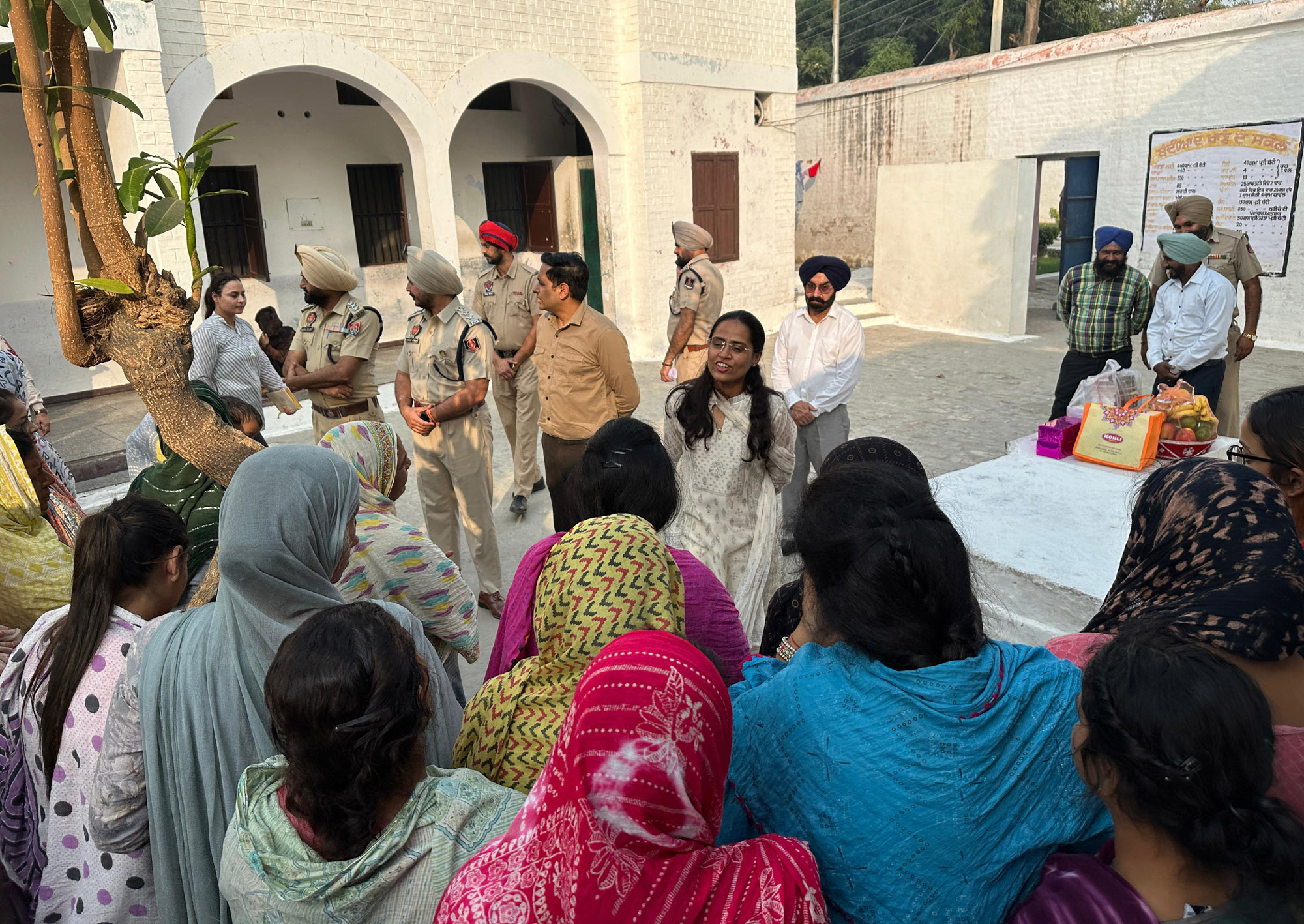 DC Celebrated Diwali with women inmates of the Central Jail and children in the crèche